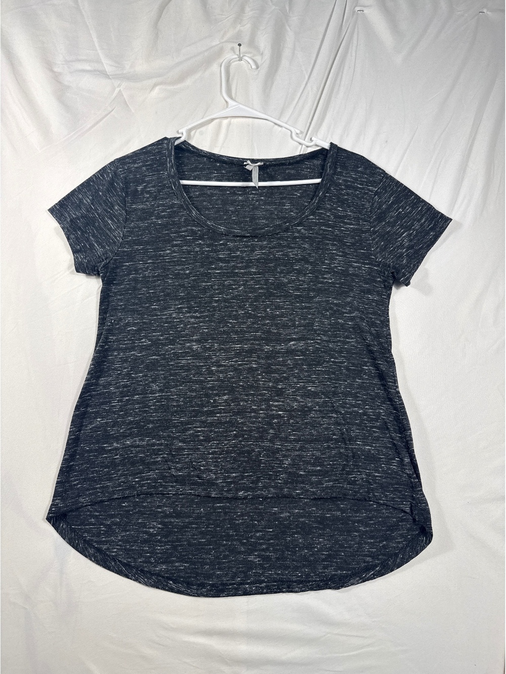 Heathered Black and Gray Scoop Neck T-Shirt Size Large